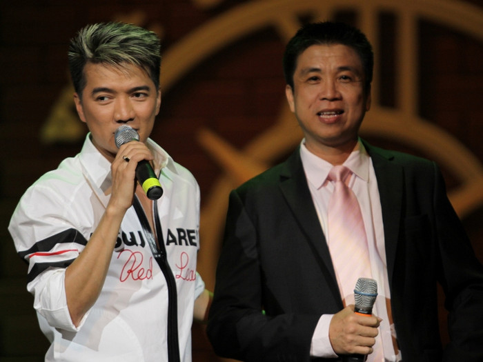 Đàm Vĩnh Hưng luôn nhắc lại thuở hàn vi của những ngày còn học thầy Hoài Nam. Anh hay mời ca sĩ Hoài Nam hát cùng mình trong những liveshow do chính anh tổ chức. Đàm Vĩnh Hưng luôn nhắc lại thuở hàn vi của những ngày còn học thầy Hoài Nam. Anh hay mời ca sĩ Hoài Nam hát cùng mình trong những liveshow do chính anh tổ chức.