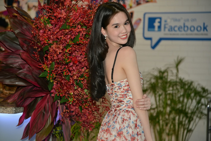 Bỏ lại sau lưng những thị phi thời gian qua, Ngọc Trinh tự nhiên tạo dáng trước ống kính. Bỏ lại sau lưng những thị phi thời gian qua, Ngọc Trinh tự nhiên tạo dáng trước ống kính.