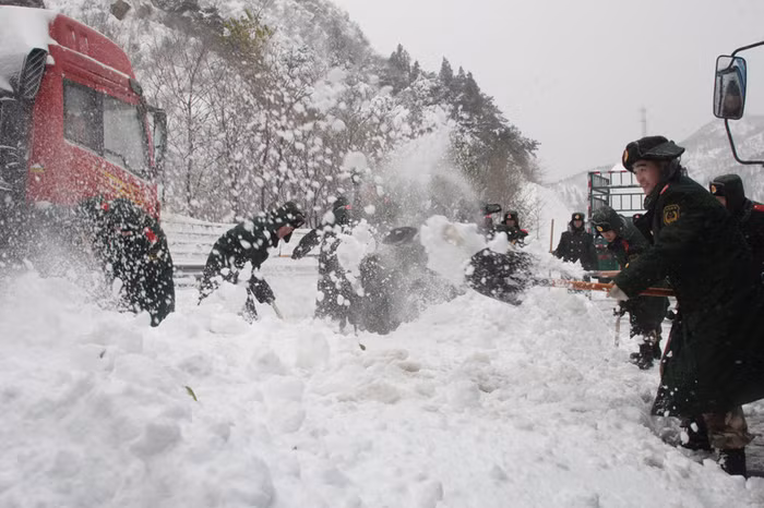 Tuyết chất cao thành đống Tuyết chất cao thành đống