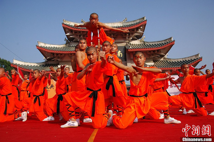 Võ tăng Nam Thiếu Lâm dàn trận Võ tăng Nam Thiếu Lâm dàn trận