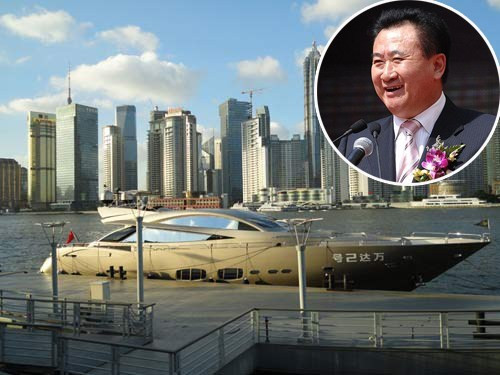 Ông Lâm và chiếc du thuyền siêu sang của mình Ông Lâm và chiếc du thuyền siêu sang của mình