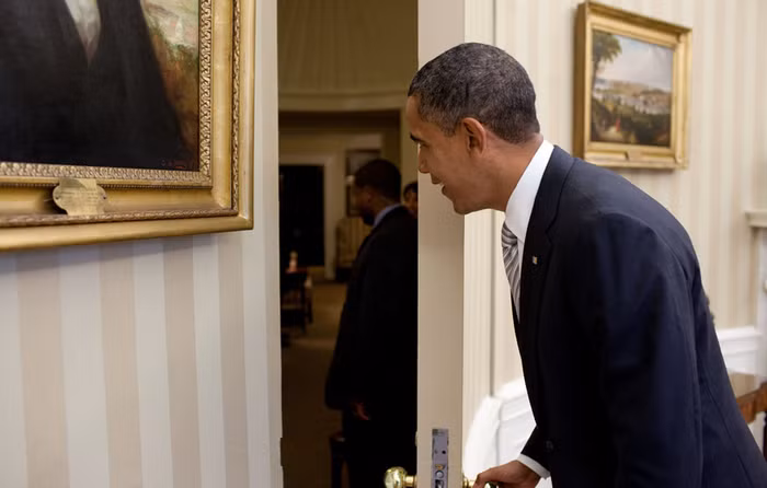 "Rón rén" mở cửa phòng "Rón rén" mở cửa phòng