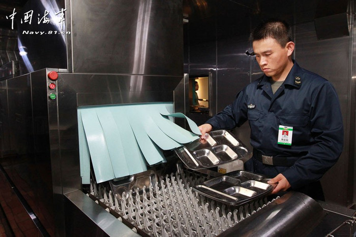 Máy khử trùng khay thức ăn