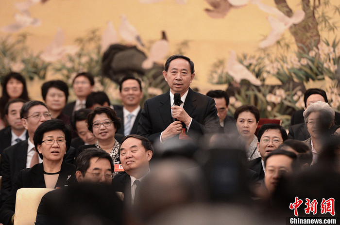 Ông Viên Quý Nhân, Bộ trưởng Bộ Giáo dục Trung Quốc trả lời câu hỏi của 2 phóng viên "nhí" Ông Viên Quý Nhân, Bộ trưởng Bộ Giáo dục Trung Quốc trả lời câu hỏi của 2 phóng viên "nhí"