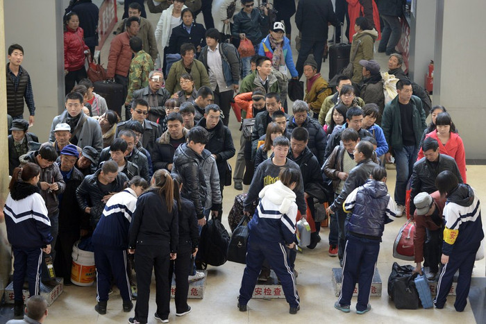 Từ ngày 1/11 trở đi, 58 học sinh trường Trung cấp Quản lý công nghiệp Sơn Tây tại thành phố Thái Nguyên, thủ phủ tỉnh Sơn Tây, Trung Quốc được điều động tham gia lực lượng kiểm tra an ninh tại các nhà ga tàu hỏa trên địa bàn, góp phần đảm bảo an ninh trước, trong và sau đại hội 18 Từ ngày 1/11 trở đi, 58 học sinh trường Trung cấp Quản lý công nghiệp Sơn Tây tại thành phố Thái Nguyên, thủ phủ tỉnh Sơn Tây, Trung Quốc được điều động tham gia lực lượng kiểm tra an ninh tại các nhà ga tàu hỏa trên địa bàn, góp phần đảm bảo an ninh trước, trong và sau đại hội 18