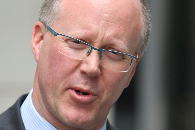 Việc đúng đắn phải làm là từ chức, đó là quyết định của Tổng giám đốc BBC Entwistle