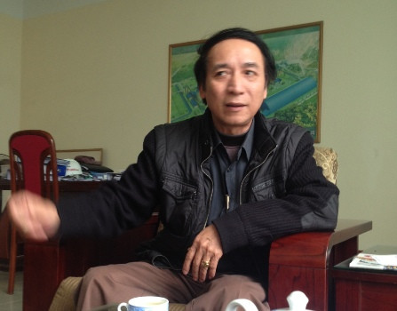 Ông Dương Thanh Bình, Phó Giám đốc phụ trách Nhà máy xi măng Trung Sơn có phát ngôn đầy "thách thức" khi khẳng định: Thanh tra, Công an môi trường tỉnh vào 02 lần rồi, tôi đều đuổi về cả... (Ảnh: Duy Phong).