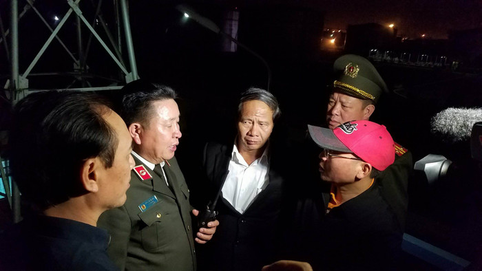 Thứ trưởng Bộ Công an và Bí thư Thành uỷ Hải Phòng chỉ đạo lực lượng chức năng chữa cháy tại hiện trường Thứ trưởng Bộ Công an và Bí thư Thành uỷ Hải Phòng chỉ đạo lực lượng chức năng chữa cháy tại hiện trường