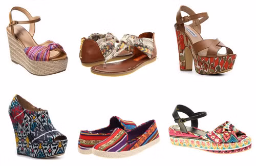 2. Giầy, dép in họa tiết - Abstract Prints Đây là trào lưu nối tiếp của thời trang in, phun họa tiết đang làm mưa làm gió trên khắp thế giới. Ngoài những chiếc áo hoa, những chiếc quần hoa hay hàng loạt kiểu váy đầm với đủ họa tiết hấp dẫn thì những đôi giầy cũng không đứng lẻ loi. Ảnh: Sandal, giầy dép với những họa tiết vui nhộn dễ thương.
