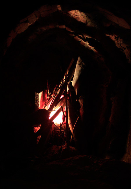 Ở đây còn có những lò sưởi để sưởi ấm trong những ngày đông giá lạnh. Ở đây còn có những lò sưởi để sưởi ấm trong những ngày đông giá lạnh.