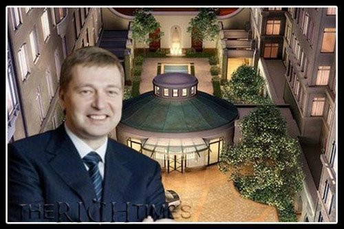 Được biết đây là một căn hộ rộng 600m2 với một phòng ngủ được thiết kế với hình elip để mở ra khoảng "view" thật rộng cho người sử dụng. Ngoài ra, căn hộ sang trọng này còn có cả một phòng đọc lát gỗ Brazil, phòng trưng bày,quầy bar, 7 phòng ngủ, 17 tủ quần áo và khoảng vườn bao quanh 3 mặt căn hộ rộng gần 200m2.