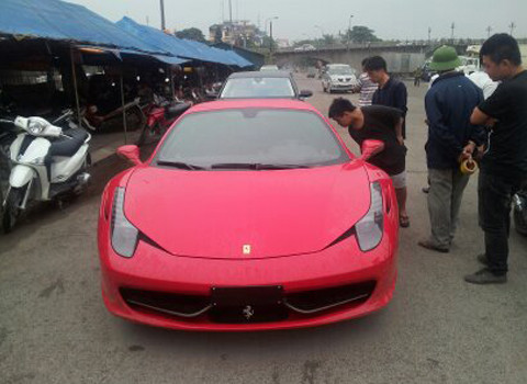 Với khối động cơ 4,5 lít, công suất 570 mã lực, mô - mô men xoắn 400 lb - ft, xe có thể tăng tốc lên 100km/h chỉ trong 3,4 giây. Với khối động cơ 4,5 lít, công suất 570 mã lực, mô - mô men xoắn 400 lb - ft, xe có thể tăng tốc lên 100km/h chỉ trong 3,4 giây.