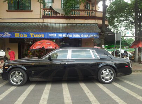 Thành phố Móng Cái hiện có 5 chiếc Rolls-Royce Phantom. Thành phố Móng Cái hiện có 5 chiếc Rolls-Royce Phantom.