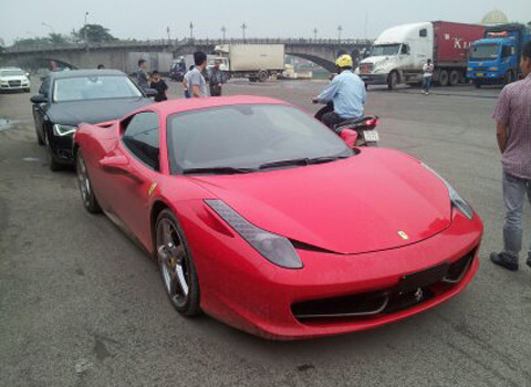 Mỗi chiếc 458 Italia có giá bán khoảng 750 ngàn đô la Mỹ tại Việt Nam sau khi nộp đủ các loại thuế. Mỗi chiếc 458 Italia có giá bán khoảng 750 ngàn đô la Mỹ tại Việt Nam sau khi nộp đủ các loại thuế.