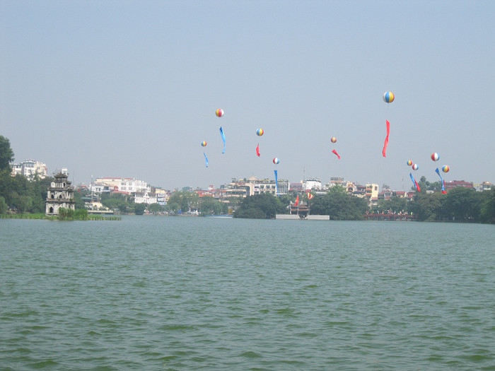 Hồ Gươm chiều lộng gió.