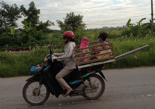 "Nhà trẻ" di động. Ảnh: Phung Viet Anh. "Nhà trẻ" di động. Ảnh: Phung Viet Anh.