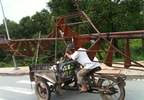 "Siêu vũ khí"? Chụp tại Bình Chánh, TP. HCM. Ảnh: Lê Chánh Tâm. "Siêu vũ khí"? Chụp tại Bình Chánh, TP. HCM. Ảnh: Lê Chánh Tâm.