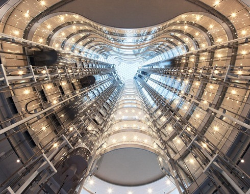 Điểm nổi bật của cao ốc Bligh Street là kết cấu chủ đạo bằng nhôm và kính, được ví là cửa thông gió tự nhiên cao nhất của Australia. Chiều cao lên tới 135m cùng với khoảng rỗng ở giữa tạo cảm giác về sâu và thông thoáng cho cả tòa nhà. Ngoài việc có kết cấu tận dụng ánh sáng tự nhiên, tòa nhà cũng sử dụng hệ thống năng lượng mặt trời và khí gas cho vận hành. Điểm nổi bật của cao ốc Bligh Street là kết cấu chủ đạo bằng nhôm và kính, được ví là cửa thông gió tự nhiên cao nhất của Australia. Chiều cao lên tới 135m cùng với khoảng rỗng ở giữa tạo cảm giác về sâu và thông thoáng cho cả tòa nhà. Ngoài việc có kết cấu tận dụng ánh sáng tự nhiên, tòa nhà cũng sử dụng hệ thống năng lượng mặt trời và khí gas cho vận hành.