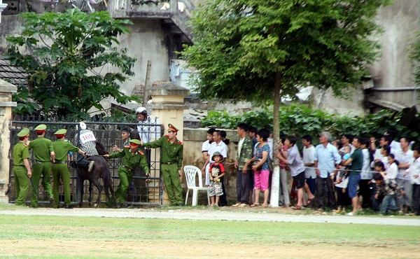 Sáng nay (10/6), Giải đua ngựa truyền thống huyện Bắc Hà mở rộng năm 2012 sẽ tiến hành thi đấu bán kết, chung kết và trao giải. Sáng nay (10/6), Giải đua ngựa truyền thống huyện Bắc Hà mở rộng năm 2012 sẽ tiến hành thi đấu bán kết, chung kết và trao giải.