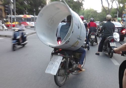 "Xe biển độc", chụp tại ngã tư Điện Biên Phủ - Hoàng Diệu Hà Nội. Ảnh: Vũ Văn Huỳnh.