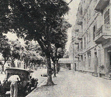 Từ khách sạn, những chiếc xe khách có thể đưa bạn đến Sài Gòn. Từ khách sạn, những chiếc xe khách có thể đưa bạn đến Sài Gòn.