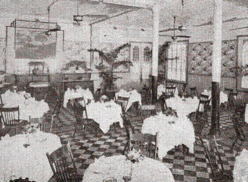 Vào thời điểm đó, nhà hàng của khách sạn gây ấn tượng mạnh mẽ với du khách vì sự sang trọng của mình. Vào thời điểm đó, nhà hàng của khách sạn gây ấn tượng mạnh mẽ với du khách vì sự sang trọng của mình.