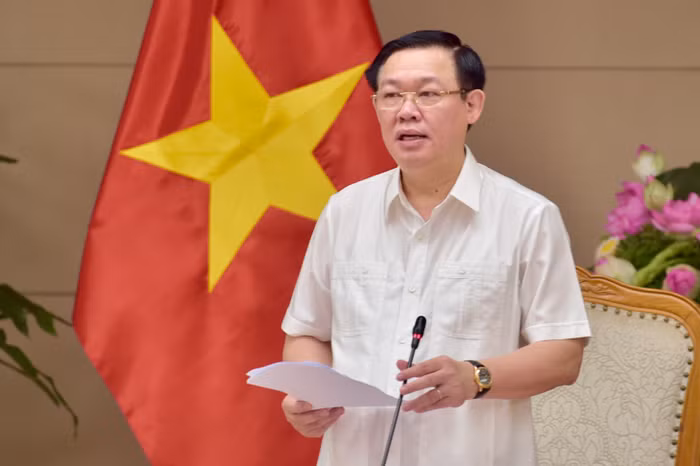 Phó Thủ tướng Vương Đình Huệ chủ trì cuộc họp. Ảnh: VGP