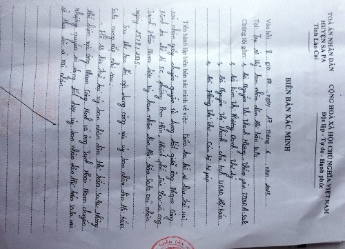 Tòa án nhân dân huyện Sa Pa xác định, giao dịch chuyển nhượng giữa ông Nam và ông Minh không được UBND thị trấn vào sổ theo dõi và xác nhận. Ảnh: Hải Ninh Tòa án nhân dân huyện Sa Pa xác định, giao dịch chuyển nhượng giữa ông Nam và ông Minh không được UBND thị trấn vào sổ theo dõi và xác nhận. Ảnh: Hải Ninh