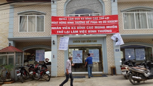 Đến nay Công ty Mai Anh và Khách sạn Đỉnh Cao vẫn bị phong tỏa, ngừng hoạt động hoàn toàn. Ảnh: Hải Ninh Đến nay Công ty Mai Anh và Khách sạn Đỉnh Cao vẫn bị phong tỏa, ngừng hoạt động hoàn toàn. Ảnh: Hải Ninh