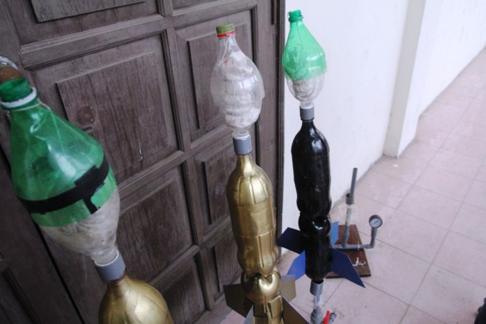 Hoạt động này rất được yêu thích vì đơn giản, dễ làm (dựa trên các tính chất vật lý cơ bản); hơn nữa, tên lửa nước còn khá an toàn nếu người chơi nắm rõ các yêu cầu kỹ thuật. Hoạt động này rất được yêu thích vì đơn giản, dễ làm (dựa trên các tính chất vật lý cơ bản); hơn nữa, tên lửa nước còn khá an toàn nếu người chơi nắm rõ các yêu cầu kỹ thuật.