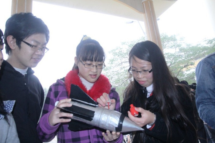 Buổi giao lưu có mục đích tạo sân chơi khoa học, năng động, sáng tạo, giúp cho các CLB hào hứng hơn với các hoạt động khoa học mà trên hết là kích thích trí tò mò, ham mê khám phá, chế tạo của các bạn trẻ. Buổi giao lưu có mục đích tạo sân chơi khoa học, năng động, sáng tạo, giúp cho các CLB hào hứng hơn với các hoạt động khoa học mà trên hết là kích thích trí tò mò, ham mê khám phá, chế tạo của các bạn trẻ.