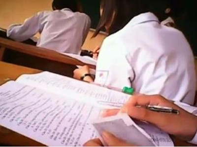 Hình ảnh gian lận thi cử tại Đồi Ngô (Bắc Giang) Hình ảnh gian lận thi cử tại Đồi Ngô (Bắc Giang)