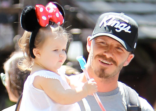 Bờm tóc kiểu chuột Micky khiến cô bé vô cùng dễ thương Bờm tóc kiểu chuột Micky khiến cô bé vô cùng dễ thương