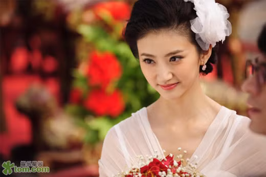 Cảnh Điềm thành cô dâu xinh đẹp trong "Cứu binh vượt thời gian", hợp tác cùng Hoắc Kiến Hoa.