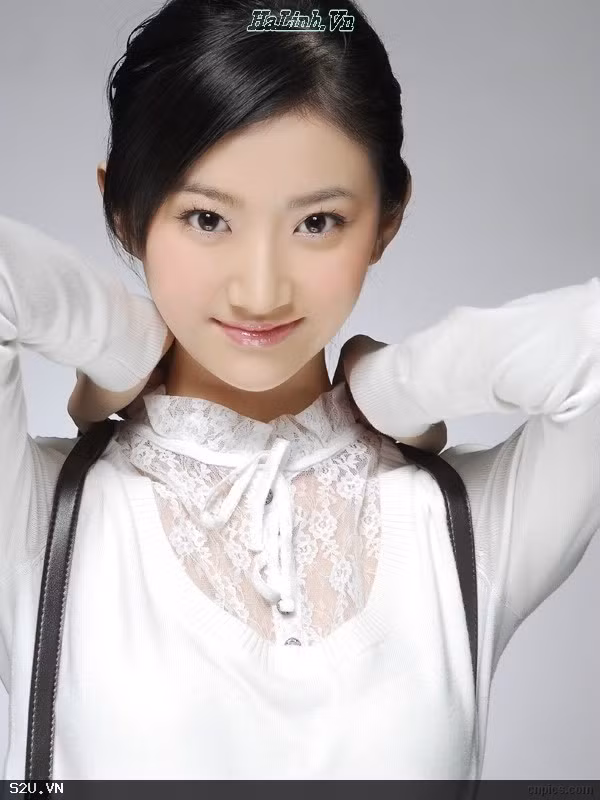 Ở cô toát lên vẻ đẹp của sự thông minh, thánh thiện và sức trẻ