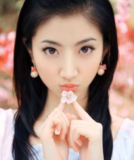 Vẻ đẹp thuần khiết, trong sáng khiến bao trái tim xao xuyến