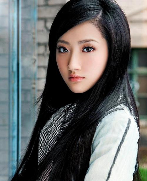 22 tuổi, con đường phát triển của Cảnh Điềm đang vô cùng rộng mở. Cùng chúc cho cô gái trẻ xinh đẹp này sẽ ngày càng thành công hơn trong cuộc sống và sự nghiệp.