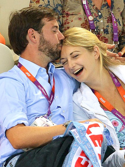 Hoàng tử Luxembourg Grand Duke Guillaume dành một nụ hôn ngọt ngào cho vị hôn thê của mình, Stephanie De Lannoy.