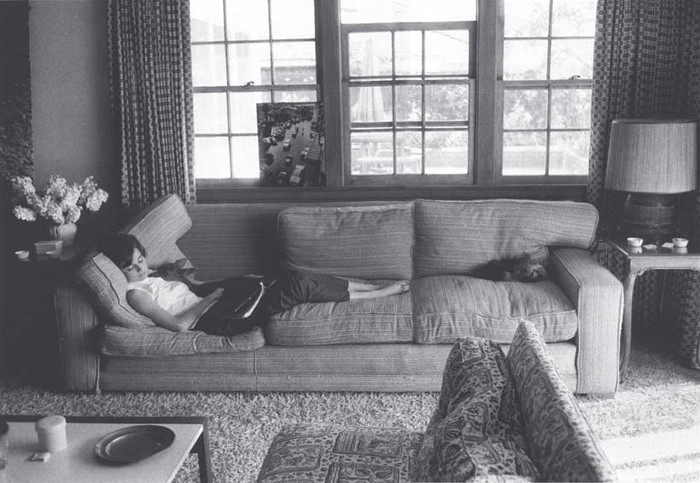 Khi ngủ cô cũng không rời con vật này