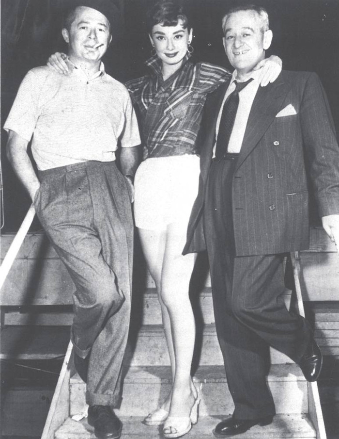 Pose hình cùng các bạn diễn