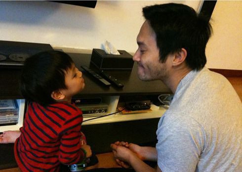 2 bố con Trương Trí Lâm đều rất dễ thương 2 bố con Trương Trí Lâm đều rất dễ thương