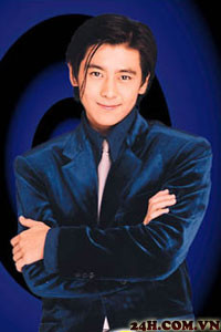 Lâm Chí Dĩnh tham gia lĩnh vực giải trí từ năm 16 tuổi với một album ca nhạc. Khi đó, khuôn mặt anh còn vô cùng non nớt và đậm chất thư sinh điển trai, gây sự chú ý với người hâm mộ