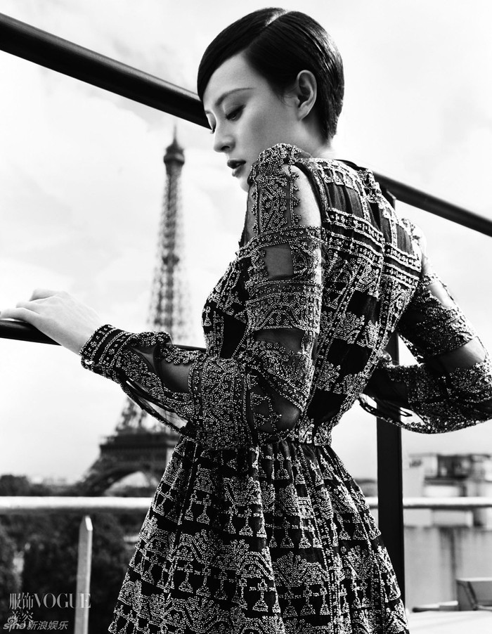 Khoe đường cong quyến rũ Khoe đường cong quyến rũ