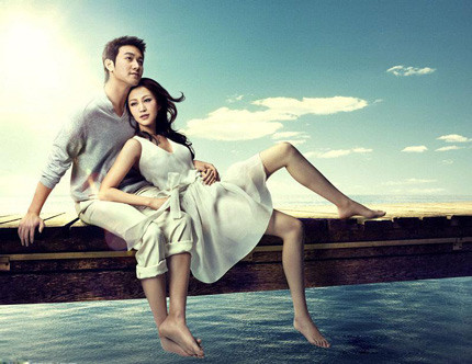 Yêu nhau từ khi còn trên ghế giảng đường đại học, tình yêu của họ đã có kết thúc viên mãn bằng một đám cưới đẹp như mơ. Yêu nhau từ khi còn trên ghế giảng đường đại học, tình yêu của họ đã có kết thúc viên mãn bằng một đám cưới đẹp như mơ.