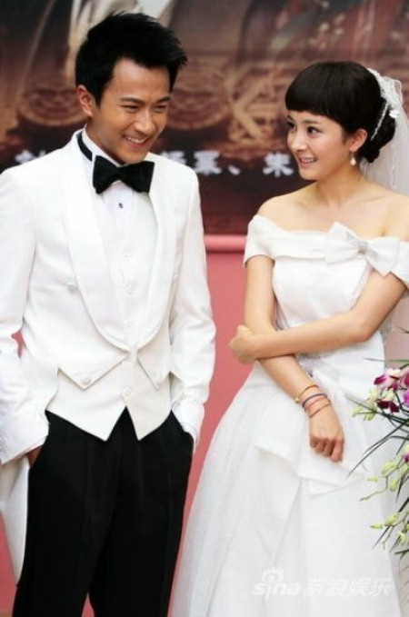 Một đám cưới là điều mà các fan hâm mộ của cặp đôi Uy - Mịch đang mong đợi trong một tương lai gần. Một đám cưới là điều mà các fan hâm mộ của cặp đôi Uy - Mịch đang mong đợi trong một tương lai gần.