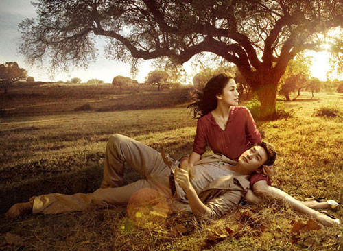 Khó ai có thể ngờ chàng diễn viên có gương mặt điển trai và đào hoa Lục Nghị lại có mối tình dài hơi đến thế với người vợ hiện tại của mình, nữ diễn viên Bào Lôi. Khó ai có thể ngờ chàng diễn viên có gương mặt điển trai và đào hoa Lục Nghị lại có mối tình dài hơi đến thế với người vợ hiện tại của mình, nữ diễn viên Bào Lôi.