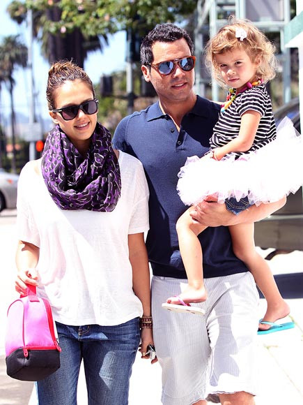 Hạnh phúc và ngọt ngào là điều ai cũng dễ dàng nhận thấy ở vợ chồng cô