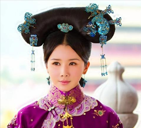 Tôn Phi Phi tiếp tục mỗi duyên với biên kịch Vu Chính khi cô nhận lời vào vai hoàng hậu trong "Cung tỏa châu liêm" Tôn Phi Phi tiếp tục mỗi duyên với biên kịch Vu Chính khi cô nhận lời vào vai hoàng hậu trong "Cung tỏa châu liêm"