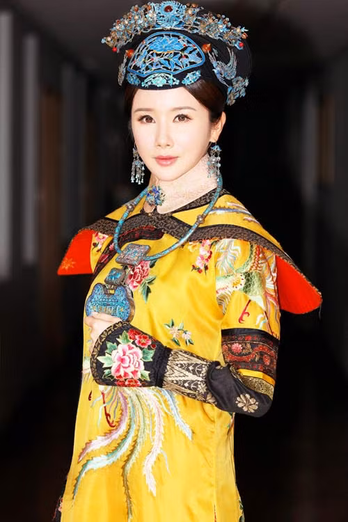 Với tạo hình đài các, sang trọng và không kém phần lung linh này...