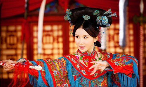 Cô được cư dân mạng ca ngợi là Tuyệt mỹ hoàng hậu trong lịch sử làm phim Trung Quốc. Cô được cư dân mạng ca ngợi là Tuyệt mỹ hoàng hậu trong lịch sử làm phim Trung Quốc.